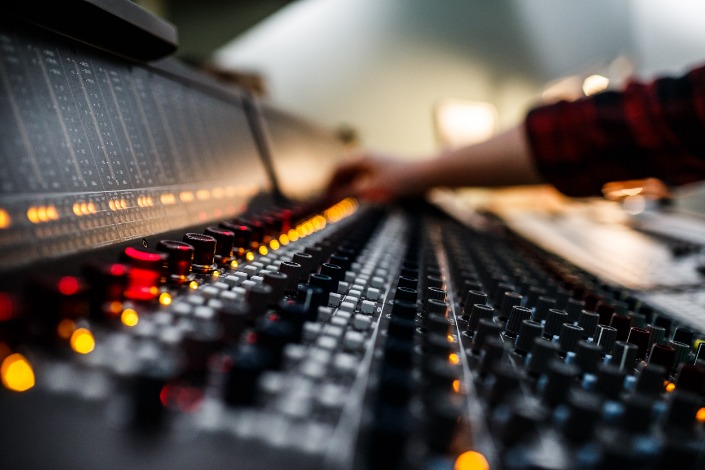 Music Production, 2020 Edition: The Advanced Guide On How to Produce for Music Producers by Tommy Swindali Ebook Read free for 30 days