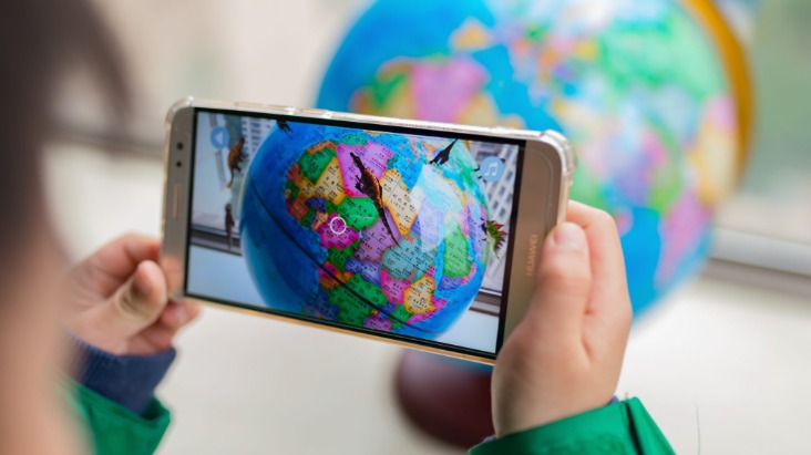 What is augmented reality and how does it work? augmented reality technology user